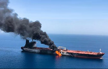В Персидском заливе горит танкер с нефтью