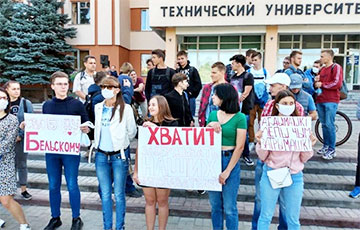 Студенты выходят на протесты по всей Беларуси
