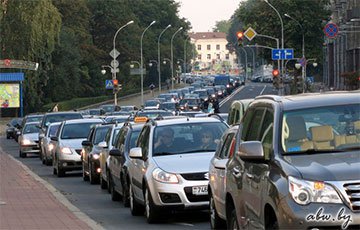 Автомобилистов Минска хотят пересадить на общественный транспорт