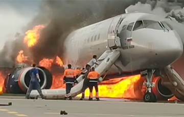 Выживший в Шереметьево пассажир Superjet: Самолет горел, как пластиковый стаканчик