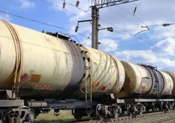 Путин хочет обязать Беларусь экспортировать нефтепродукты российским транспортом