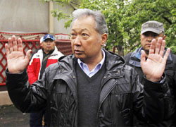 Отунбаева надеется, что Бакиев и его окружение будут выданы Бишкеку