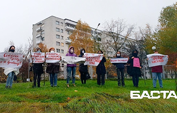 Учителя Минской гимназии №6 вышли на акцию протеста