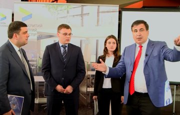 Саакашвили: Надо вызвать Ахметова в правительство