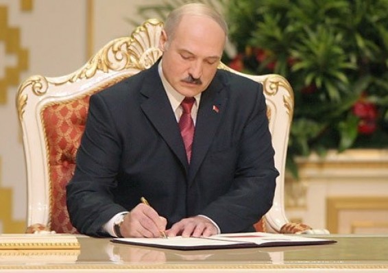 Александр Лукашенко подписал указ о сокращении своей администрации