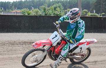 Белорусская федерация мотоциклетных видов спорта перестала использовать лукашенковскую символику