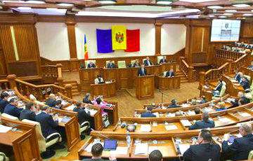 В Молдове отложили голосование по евроинтеграции