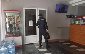В офисе Тихановского в Гомеле проходит повторный обыск