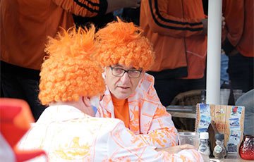 Голландия - Беларусь: болельщики «оранжевых» заполнили фан-зону еще в полдень