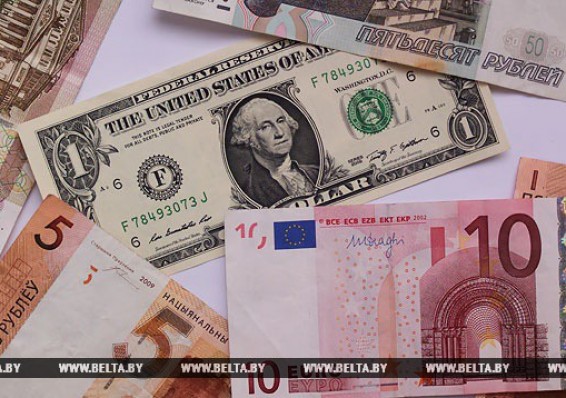 На торгах 9 января доллар вновь стал дороже 2 рублей