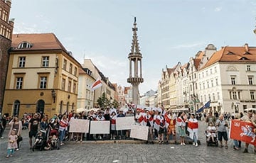 Во Вроцлаве прошла яркая акция в поддержку белорусов
