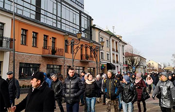 Противники завода АКБ вышли на площадь в центре Бреста
