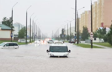 Практически море: улицы Гродно ушли под воду из-за мощного ливня