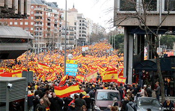 Манифестанты в Мадриде потребовали отставки правительства