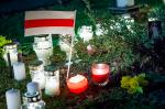 Фотофакт: белорусы принесли свечи к посольству Украины в Вильнюсе