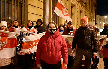 Белорусы Санкт-Петербурга держат протест у посольства Беларуси уже 122 дня