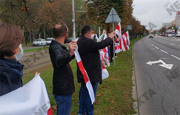 По всему Минску люди встали в цепи солидарности