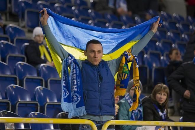 «Огнем и мячом»: украинские фанаты объединяют страну на стадионах