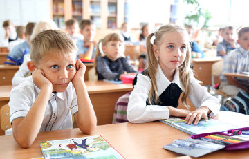 Бумаготворчество: новый абсурд в белорусских школах