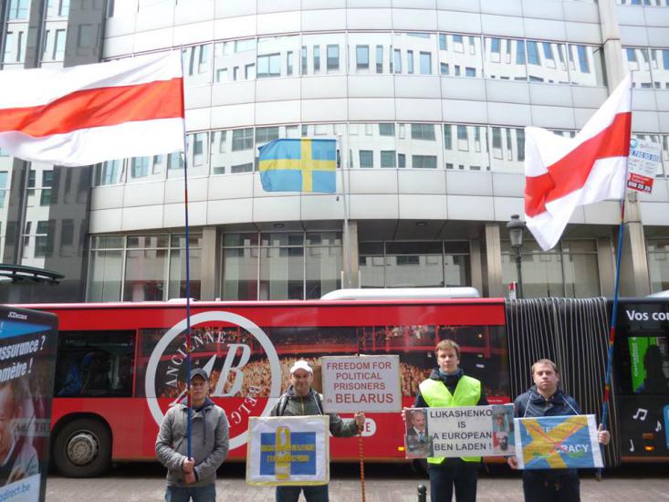 В Бельгии протестовали против запрета бело-красно-белых флагов