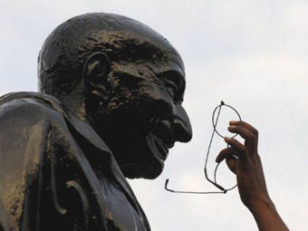 Из индийского музея пропали очки Ганди