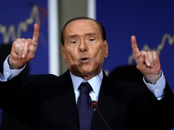 Берлускони заявил о намерении остаться в политике