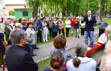 Стихийный митинг в центре Минска: жители протестуют против уплотнения