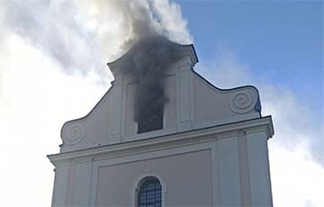 В Будславе горит знаменитый костел