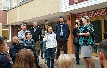 В Минске родители вызвали директора на «ковер» из-за выступление лукашистов в школе
