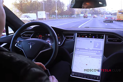 В сети показали тест автопилота Tesla в Москве