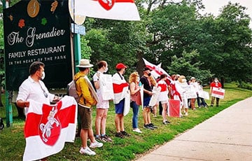 Белорусы Торонто вышли на акцию солидарности