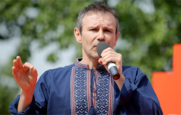 «Возьмем Раду в свои руки»: «Голос» провел акцию у украинского парламента