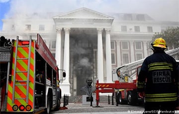 Пожар серьезно повредил комплекс зданий парламента ЮАР
