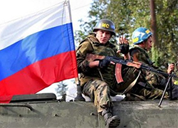 Солдатам РФ на границе с Украиной раздают повязки «миротворцев»