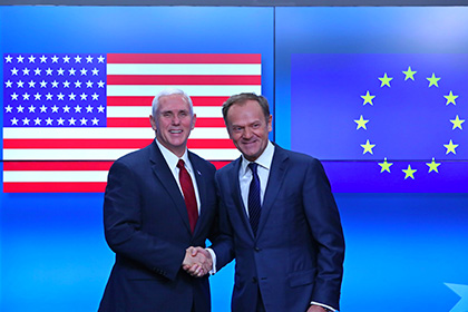 Вице-президента США встретили в Брюсселе флагом с лишней звездой