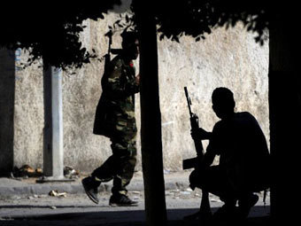НАТО расчистит повстанцам дорогу к резиденции Каддафи