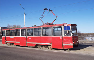 Фотофакт: Трамвайные пути на улице Октябрьской залили асфальтом