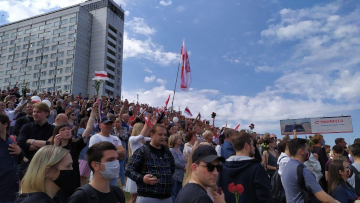 Море людей собралось на месте гибели Александра Тарайковского в Минске
