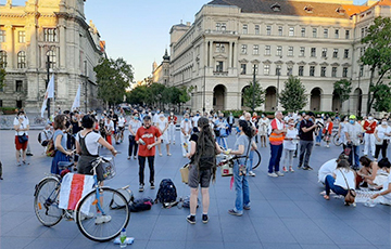 Жители Будапешта вышли на акцию солидарности с белорусами