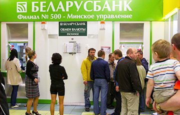 Белорусы в августе активизировали продажу валюты