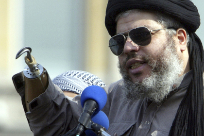 Радикальный исламист Абу Хамза расплакался в нью-йоркском суде