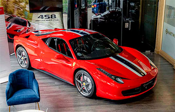 В продаже появилась Ferrari 458 Italia с двумя рулями