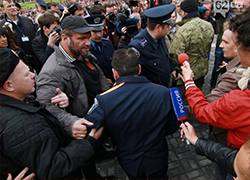 На митинг в центре Донецка пришли сотни вооруженных боевиков