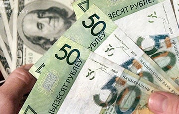 Экономист: Валютные сбережения в банках могут «подменить» белорусскими рублями