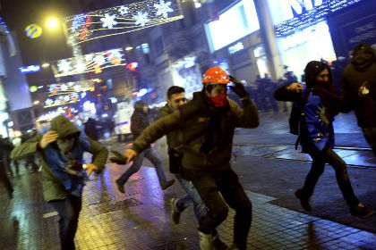 Турецкая полиция разогнала антиправительственные демонстрации