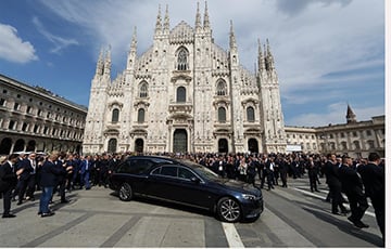 В Италии простились с Сильвио Берлускони