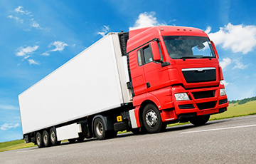 Водители грузовиков уезжают из Беларуси на работу в Литву и Польшу