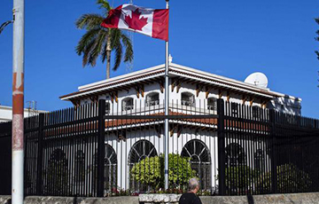 Канада наполовину сокращает штат посольства на Кубе из-за странных симптомов