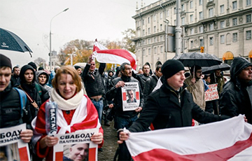 «Шура, не будь Януковичем, не пили золотой батон»: В Минске прошел митинг против Лукашенко