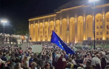 Под парламентом Грузии снова большой протест